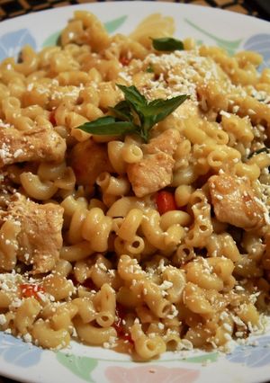 Una foto de Macarroni con pollo