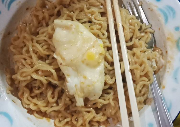 Bagaimana Menyiapkan Mie Goreng Telur Anti Gagal