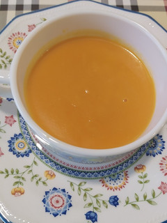 Una foto de Crema fría de verduras y frutas en Thermomix, de cositas que tenía en la nevera