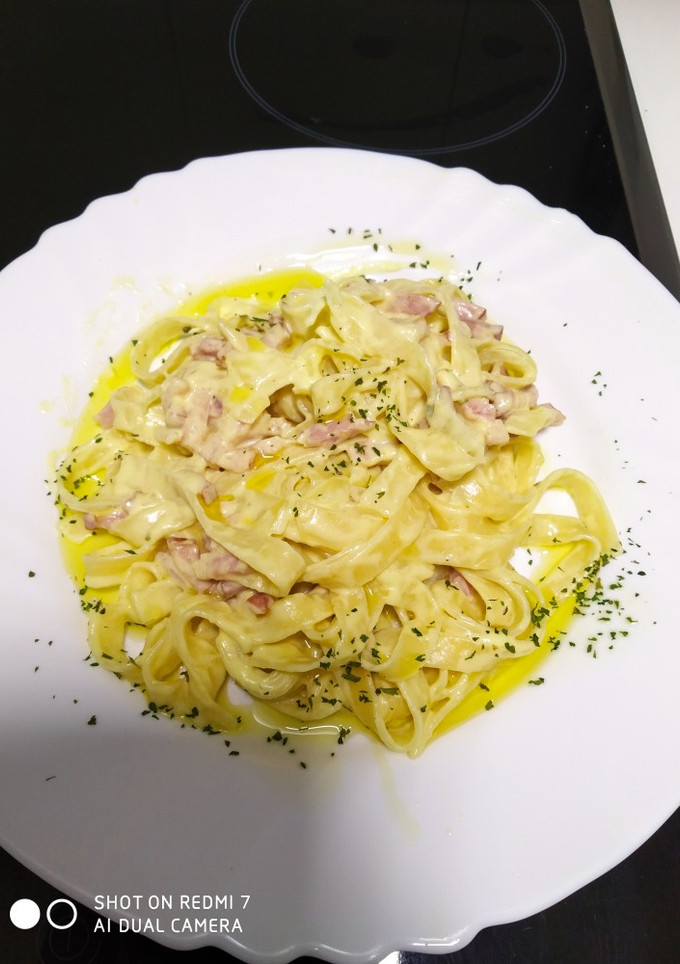 Una foto de Nidos de pasta a la carbonara