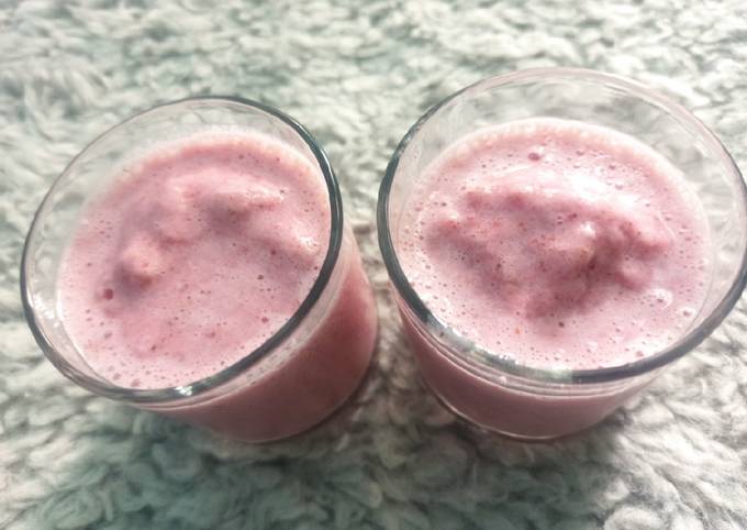 Langkah Mudah untuk Menyiapkan Strawberry smoothies DANCOW, Bikin Ngiler