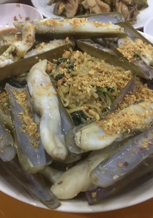 Hình của món Ốc móng tay xào mì rau muống.