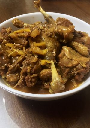 Hình của món Vịt cỏ kho gừng.