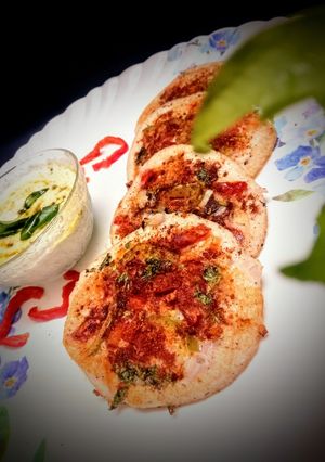 ज्वारीच्या पिठाचा उत्तपा (jwarichya pithacha uttapam recipe in marathi) रेसिपी चे मुख्य फोटो 