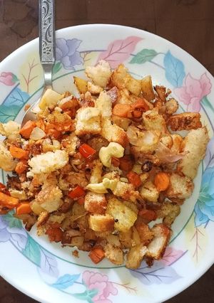 A picture of Masala Bread Croutons Upma for Tiffin.