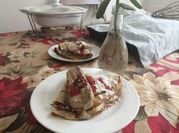 Una foto de crepe con helado