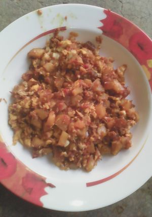 A picture of Potatoes an egg sauce.