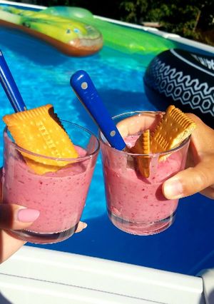 Une photo de Milkshake framboise🍇banane🍌