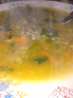 Una foto de Sopa de verduras y avena