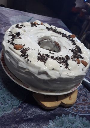 Una foto de Bizcoflan con crema chantilly