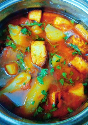 A picture of Aloo paneer sabzi.
