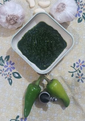 A picture of Haray dhania ki chutney.