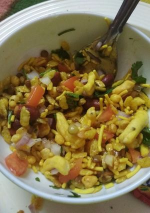 A picture of Mumbayia bhel.