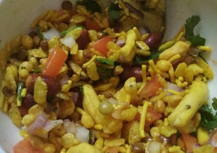 Steps to Make Any-night-of-the-week Mumbayia bhel