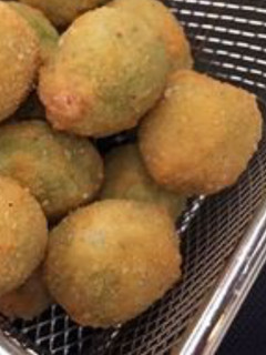 Una foto de Olivas gordal rellenas y fritas🤩