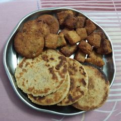 A picture of Meethi roti.