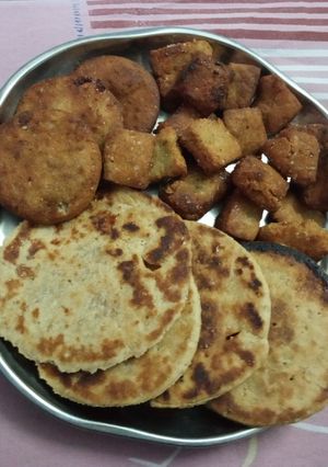 A picture of Meethi roti.