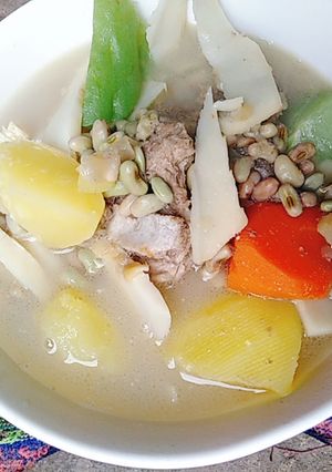 Hình của món Canh xương hầm rau củ thập cẩm.