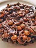 Calamarcitos encebollados con Gandules verdes y Setas