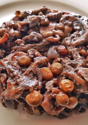 Una foto de Calamarcitos encebollados con Gandules verdes y Setas