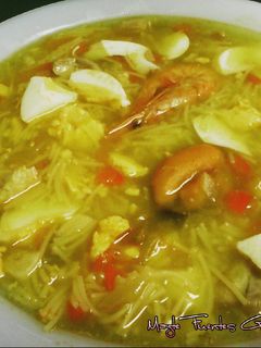 Una foto de Sopa de marisco y pollo