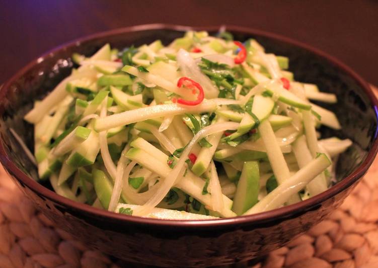 Steps to Prepare Perfect Thai-Inspired Green Apple Slaw