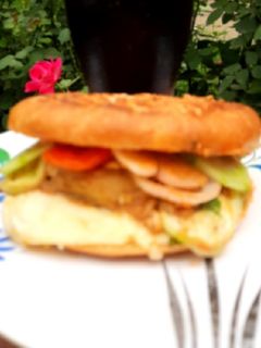 क्रीमी चीज़ बर्गर(creamy cheese burger recipe in hindi) रेसिपी मुख्य फोटो