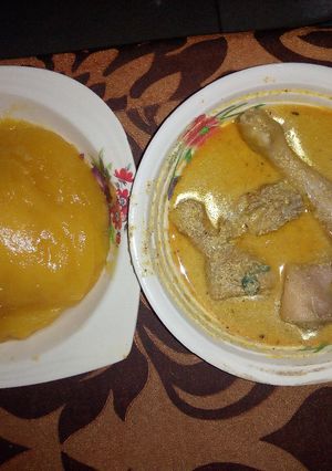 A picture of Egusi pepper soup and starch.
