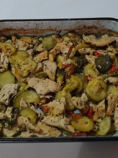 Una foto de Filetes de pollo con hortalizas a la naranja