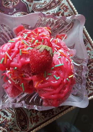 عکسی از دستور بستنی توت فرنگی🍓🍨🍓🍦