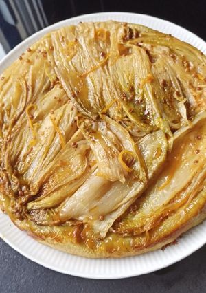 Une photo de Tatin d'endives à l'Orange et sa pâte à tarte à l'avocat
