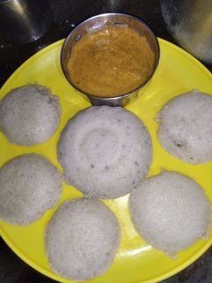 கருப்பு உளுந்து இட்லி செய்முறை முக்கிய புகைப்படம்