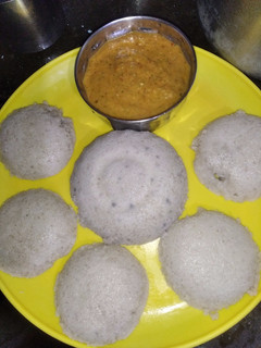 கருப்பு உளுந்து இட்லி செய்முறை முக்கிய புகைப்படம்