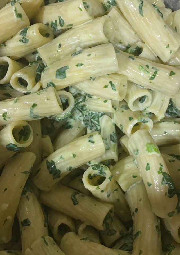 Una foto de Pasta con espinacas 🍝