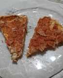 Tarta con jamón, tomate, roquefort