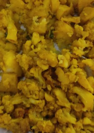 A picture of Aloo gobhi.