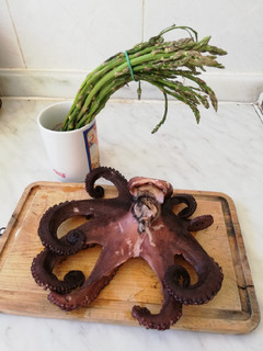Una foto de Paella de Pulpo con espárragos trigueros
