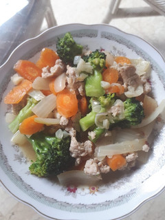Foto resep Cah brokoli wortel dengan daging cincang