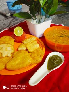A picture of Sindhi Dal Pakwan.