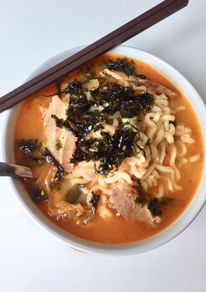 Hình của món Mỳ ba chỉ kim chi Hàn Quốc.