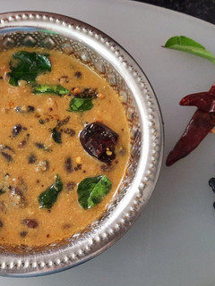 கருப்பு பீன்ஸ் குழம்பு (Karuppu beans kulambu recipe in tamil) செய்முறை முக்கிய புகைப்படம்