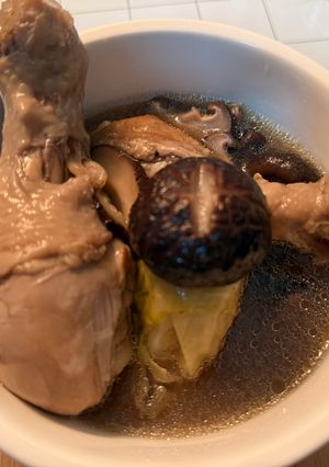 รูปของ กะหล่ำปลีตุ๋น ใส่ไก่ + เห็ดหอม