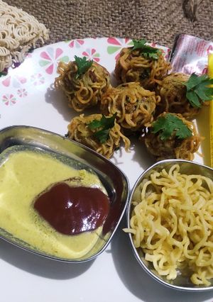 मैगी चीज़ बोल (maggi cheese roll recipe in Hindi) रेसिपी मुख्य फोटो