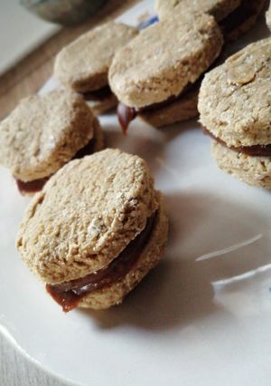 Una foto de Alfajores con masa de avena