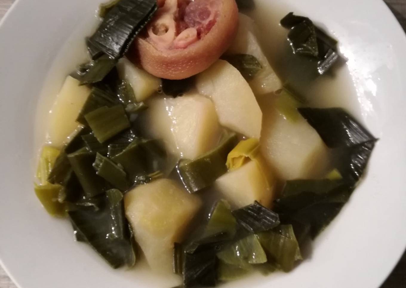 Soupe patate, poireau et os de jambon