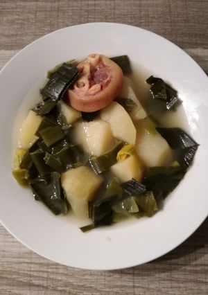 Une photo de Soupe patate, poireau et os de jambon