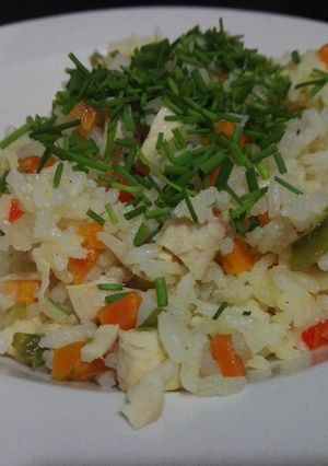 Una foto de Arroz con verduras y pollo