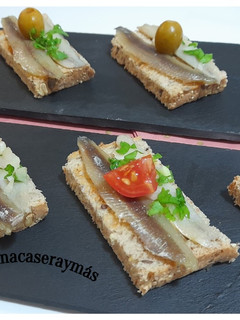 Una foto de Matrimonio -anchoas y boquerones en vinagre-
