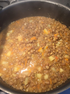 Una foto de Lentejas caseras con zanahoria y papa