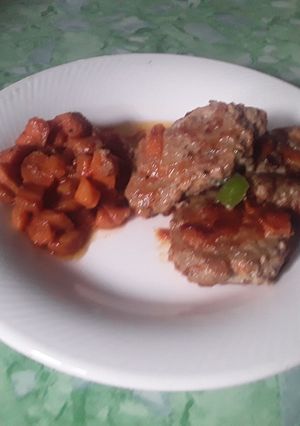 Una foto de Albóndigas de picadillo mixto con zanahorias